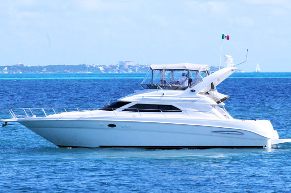 Yacht in Playa del Carmen